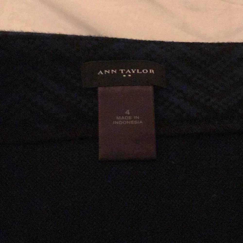 Ann Taylor black and blue skirt. Zig Zag Pattern